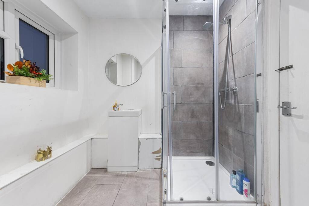 לונדון Holiday Home Near Kings Cross Sleep 12 Sp7 מראה חיצוני תמונה