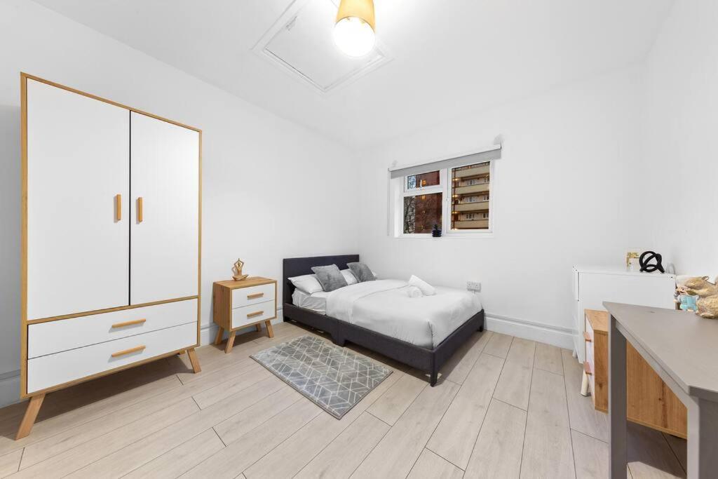 לונדון Holiday Home Near Kings Cross Sleep 12 Sp7 מראה חיצוני תמונה