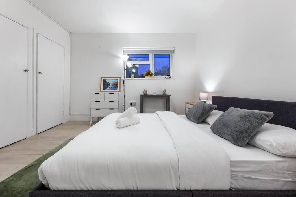 לונדון Holiday Home Near Kings Cross Sleep 12 Sp7 מראה חיצוני תמונה