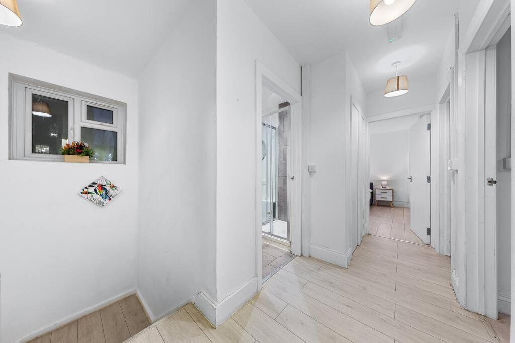 לונדון Holiday Home Near Kings Cross Sleep 12 Sp7 מראה חיצוני תמונה