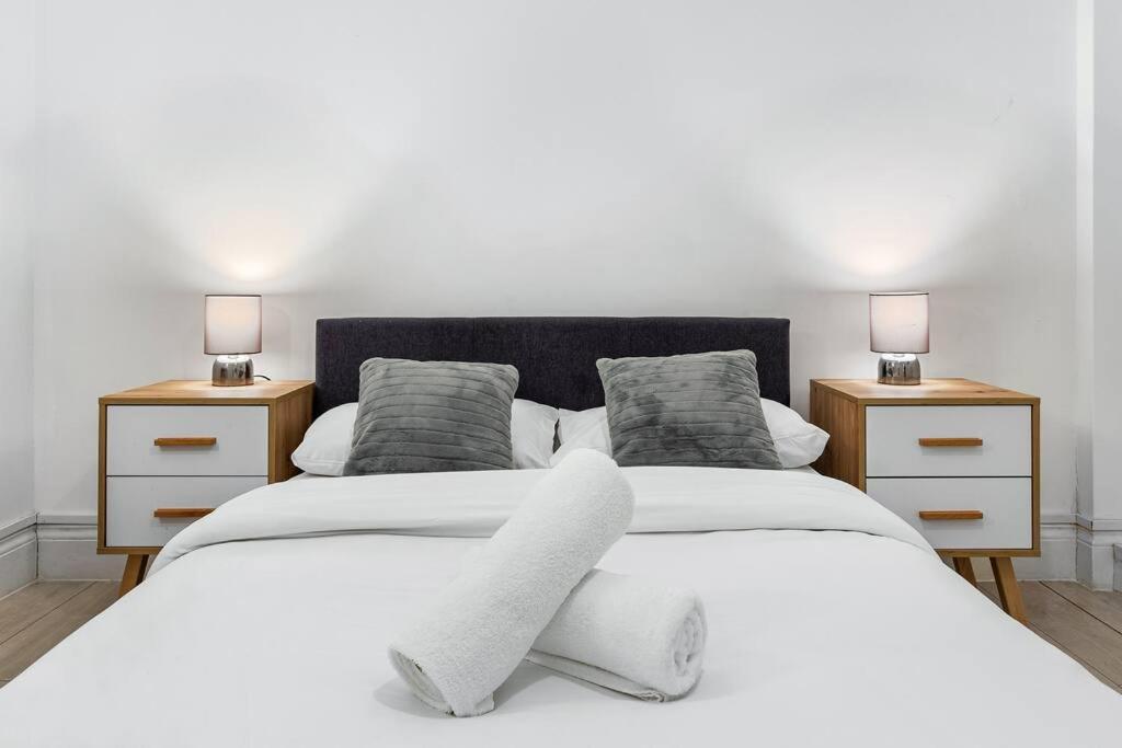 לונדון Holiday Home Near Kings Cross Sleep 12 Sp7 מראה חיצוני תמונה