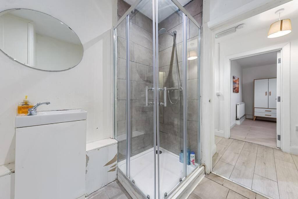 לונדון Holiday Home Near Kings Cross Sleep 12 Sp7 מראה חיצוני תמונה