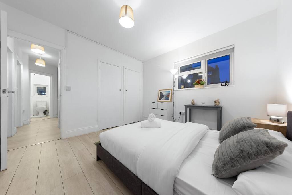 לונדון Holiday Home Near Kings Cross Sleep 12 Sp7 מראה חיצוני תמונה