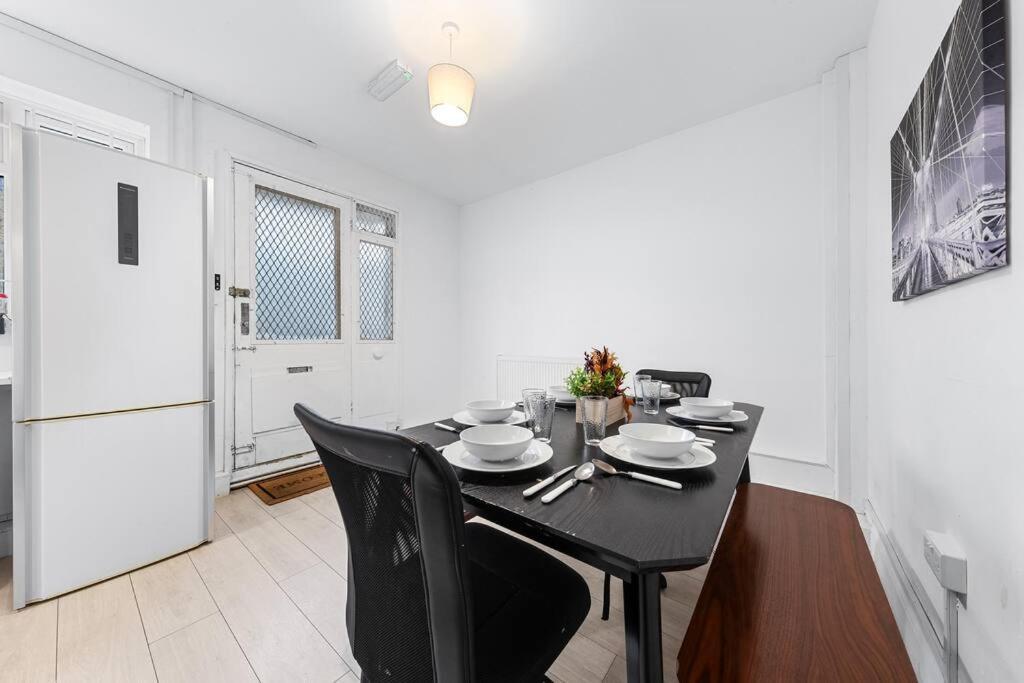 לונדון Holiday Home Near Kings Cross Sleep 12 Sp7 מראה חיצוני תמונה