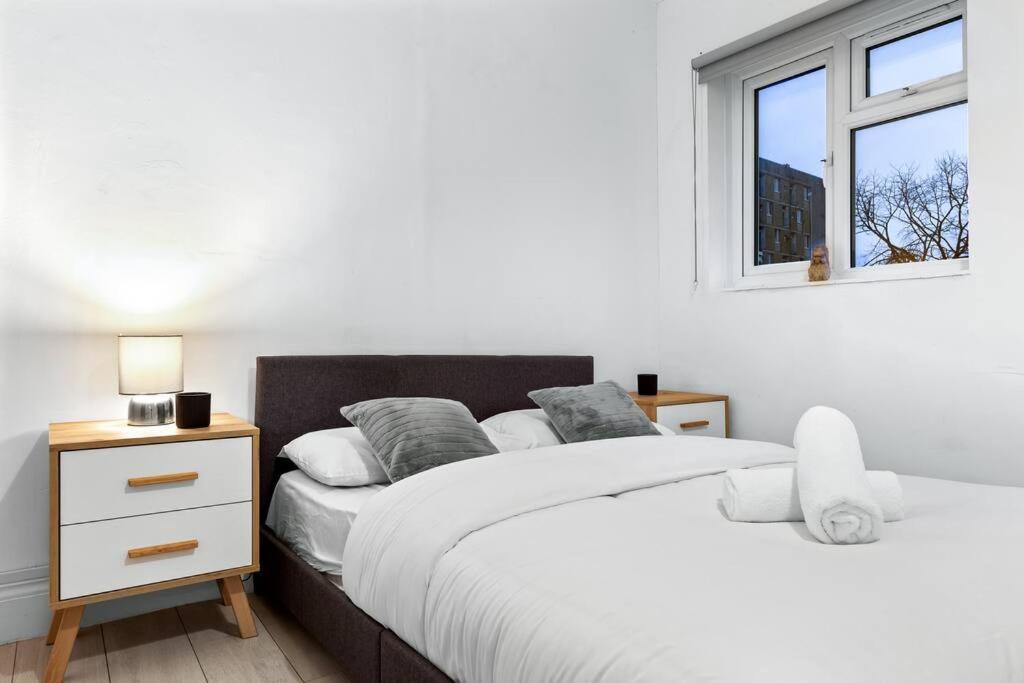 לונדון Holiday Home Near Kings Cross Sleep 12 Sp7 מראה חיצוני תמונה