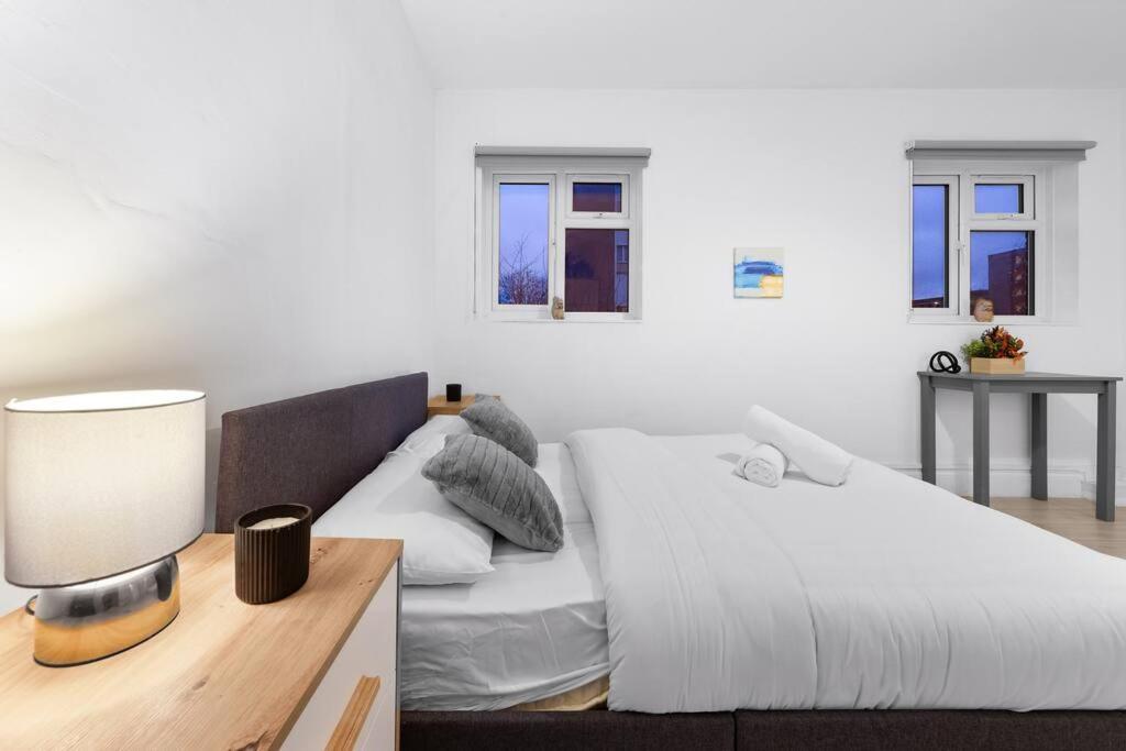 לונדון Holiday Home Near Kings Cross Sleep 12 Sp7 מראה חיצוני תמונה