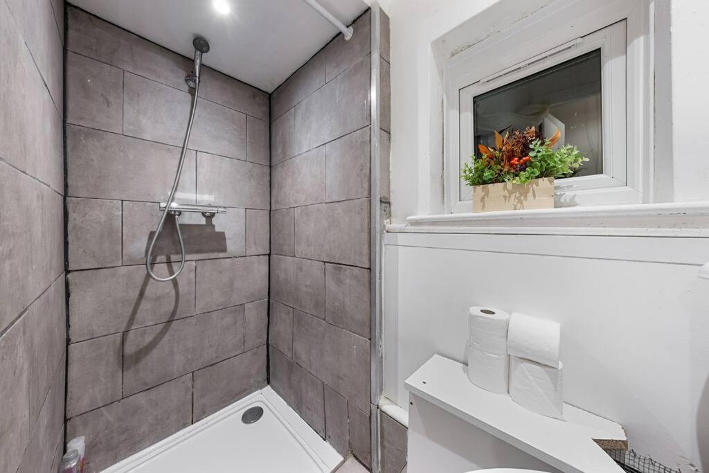 לונדון Holiday Home Near Kings Cross Sleep 12 Sp7 מראה חיצוני תמונה