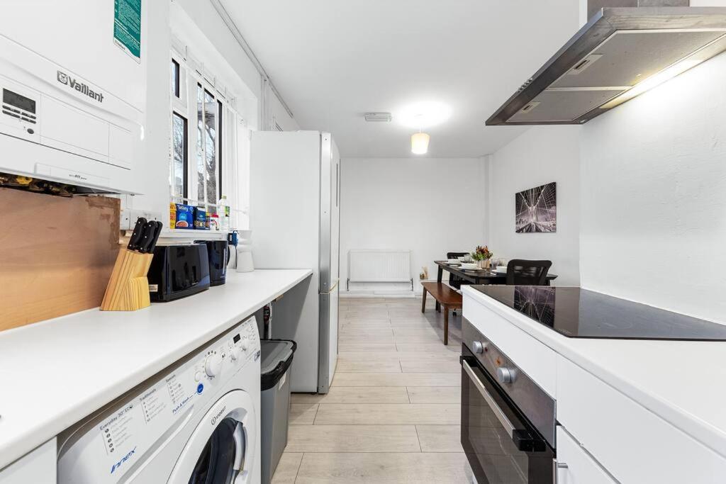 לונדון Holiday Home Near Kings Cross Sleep 12 Sp7 מראה חיצוני תמונה