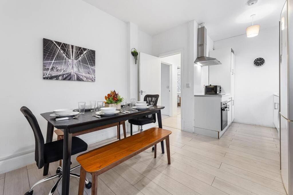 לונדון Holiday Home Near Kings Cross Sleep 12 Sp7 מראה חיצוני תמונה