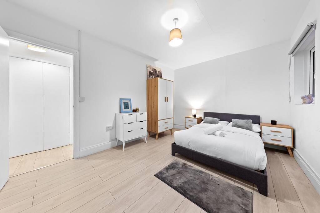 לונדון Holiday Home Near Kings Cross Sleep 12 Sp7 מראה חיצוני תמונה